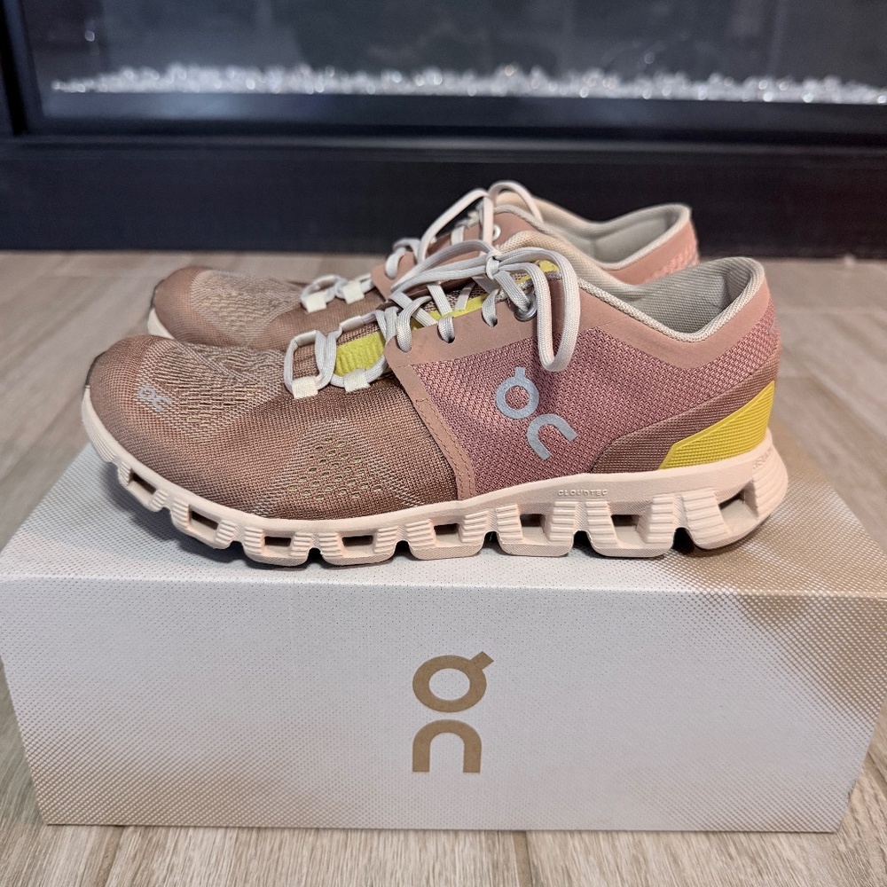 ON Cloud X - size 6.5 Womens